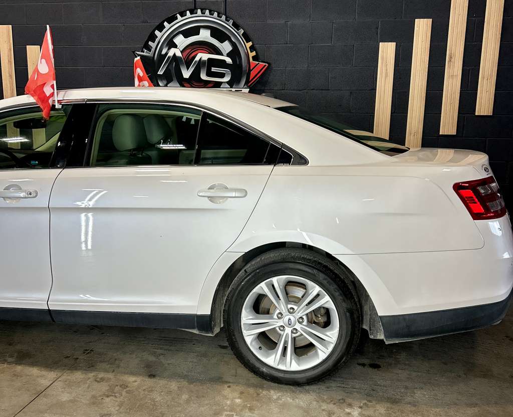 2015 Ford Taurus SEL