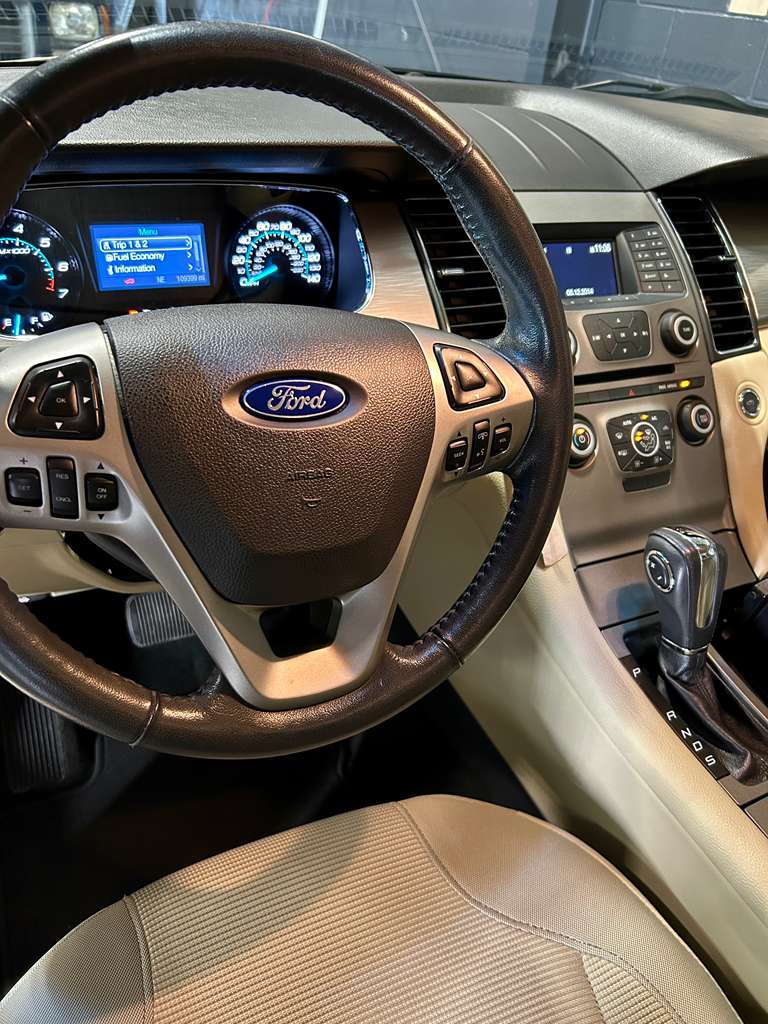 2015 Ford Taurus SEL
