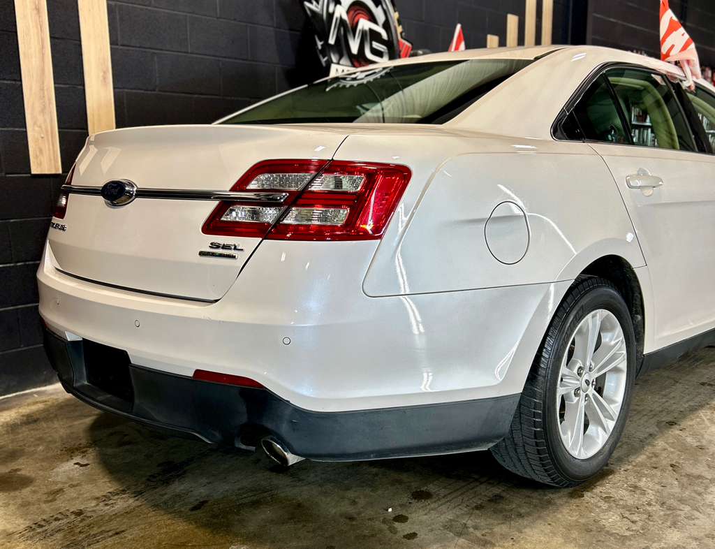 2015 Ford Taurus SEL