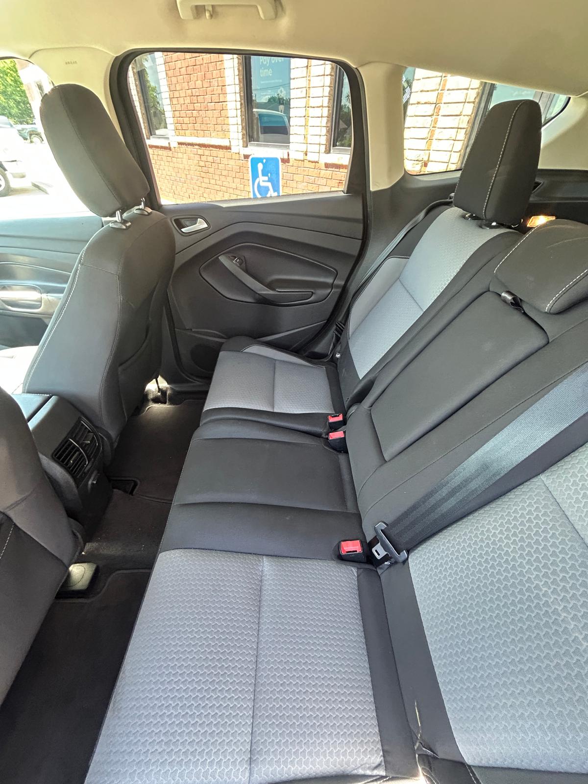 FORD ESCAPE SE
