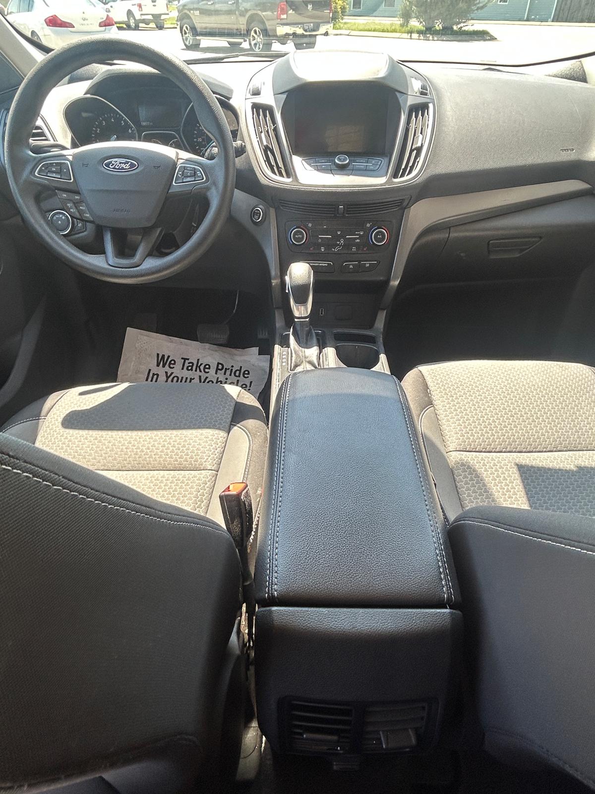 FORD ESCAPE SE