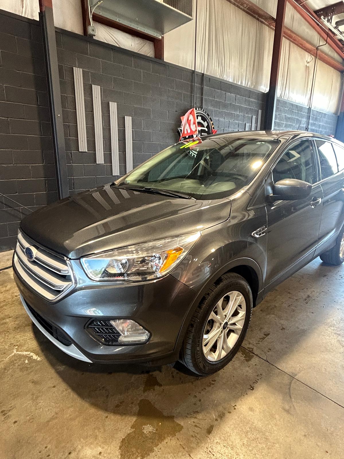 FORD ESCAPE SE